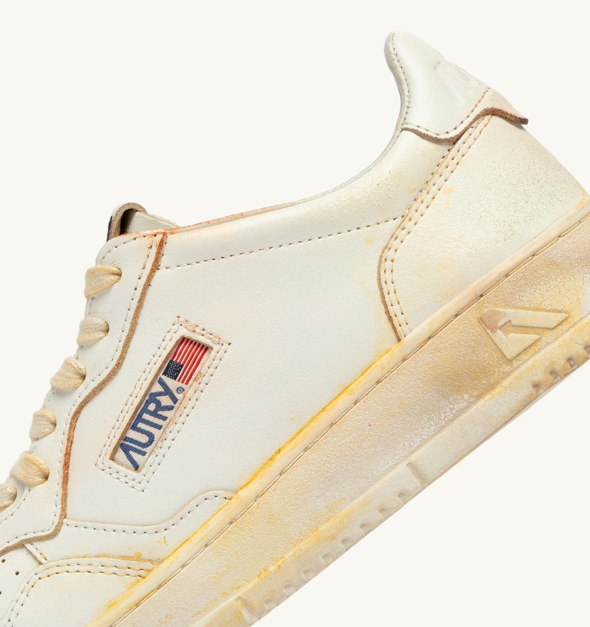 MEDALIST LOW SUPER VINTAGE SNEAKERS IN WHITE LEATHER - AUTRY Everyday