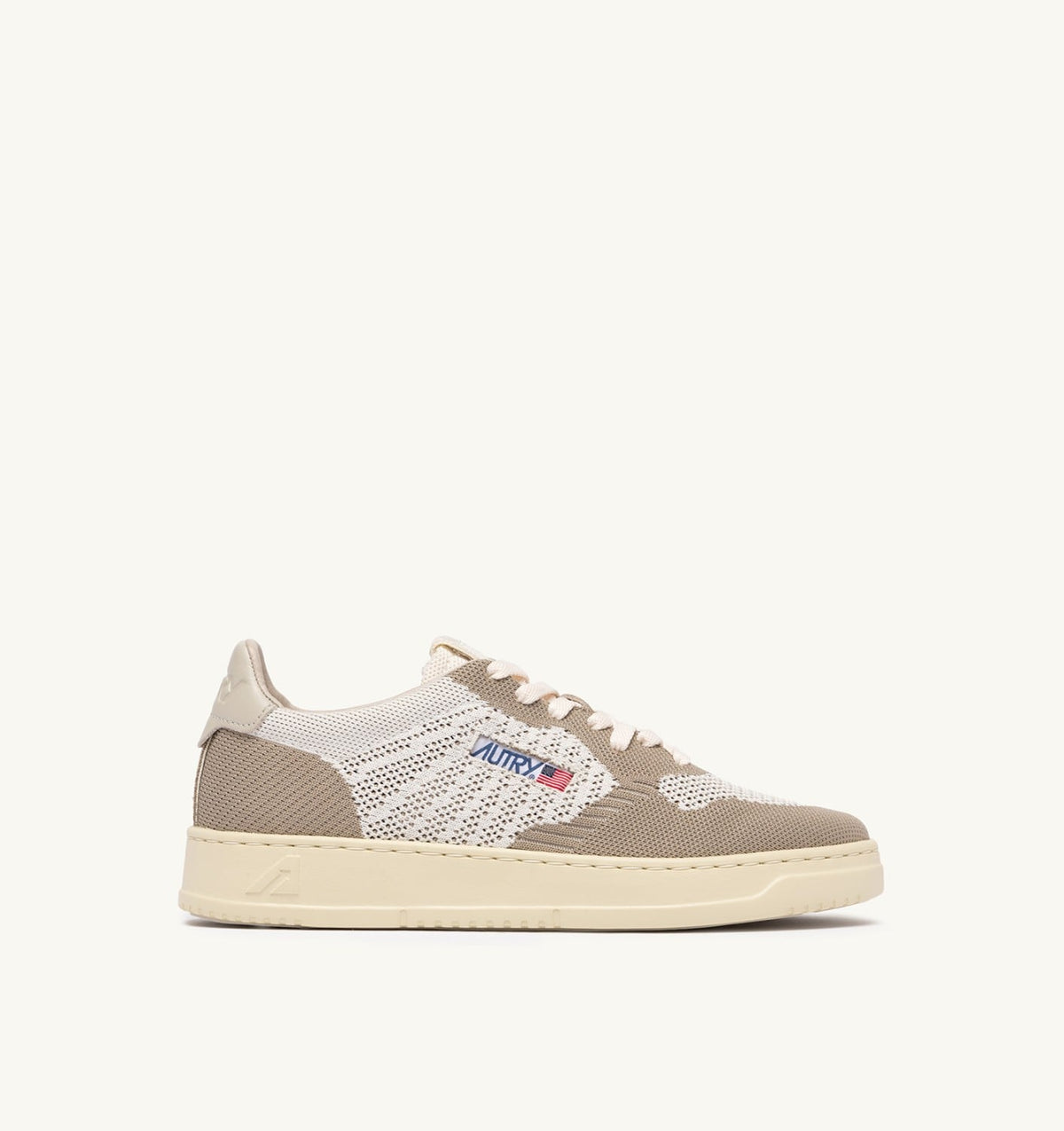 MEDALIST EASEKNIT LOW SNEAKERS IN IVORY WHITE AND PELICAN KNIT - AUTRY Quality