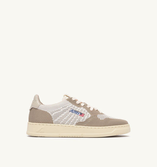 MEDALIST EASEKNIT LOW SNEAKERS IN IVORY WHITE AND PELICAN KNIT - AUTRY Quality