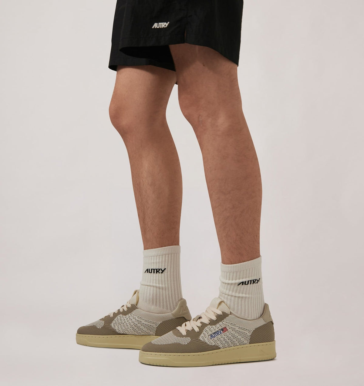 MEDALIST EASEKNIT LOW SNEAKERS IN IVORY WHITE AND PELICAN KNIT - AUTRY Quality