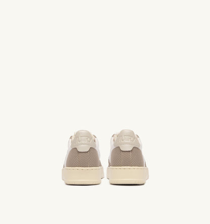 MEDALIST EASEKNIT LOW SNEAKERS IN IVORY WHITE AND PELICAN KNIT - AUTRY Quality