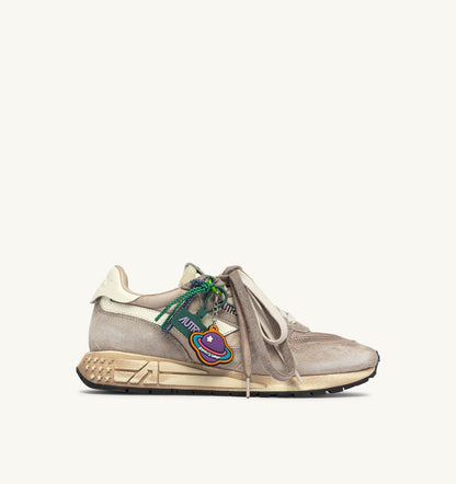 REELWIND SUPER VINTAGE SNEAKERS IN WOODSMOKE AND WHITE SUEDE AND NYLON - AUTRY Quality
