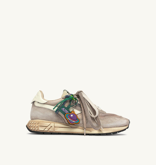 REELWIND SUPER VINTAGE SNEAKERS IN WOODSMOKE AND WHITE SUEDE AND NYLON - AUTRY Quality