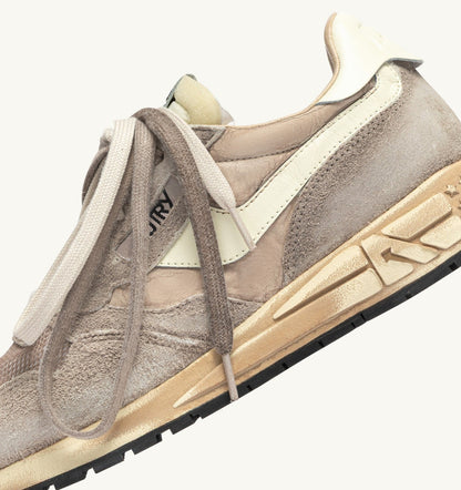 REELWIND SUPER VINTAGE SNEAKERS IN WOODSMOKE AND WHITE SUEDE AND NYLON - AUTRY Quality