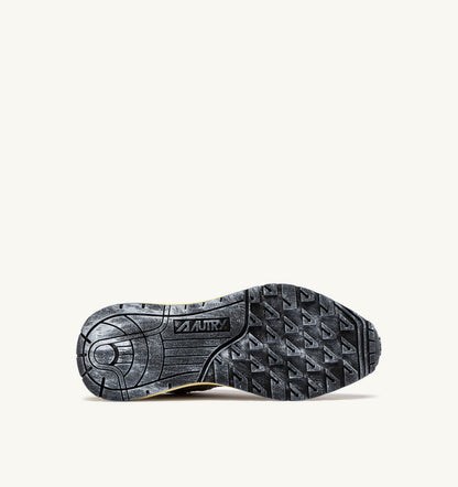 REELWIND LOW SNEAKERS IN FOAM SUGAR AND COVERT GREEN NYLON AND SUEDE - AUTRY Everyday
