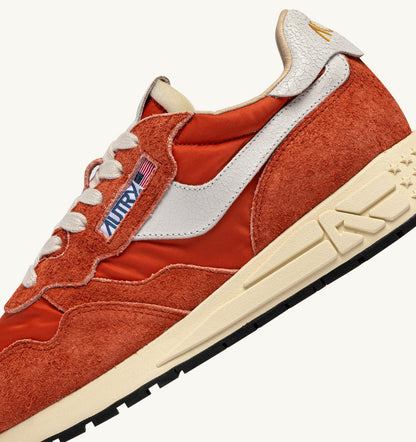 REELWIND LOW SNEAKERS IN WHITE AND ORANGE RUST NYLON AND SUEDE - AUTRY Classic