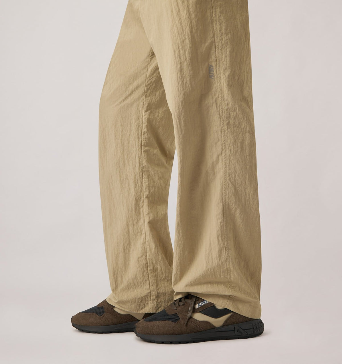 REELWIND LOW SNEAKERS IN DARK BARK PEBBLE AND PHANTOM SUEDE AND NYLON - AUTRY Quality