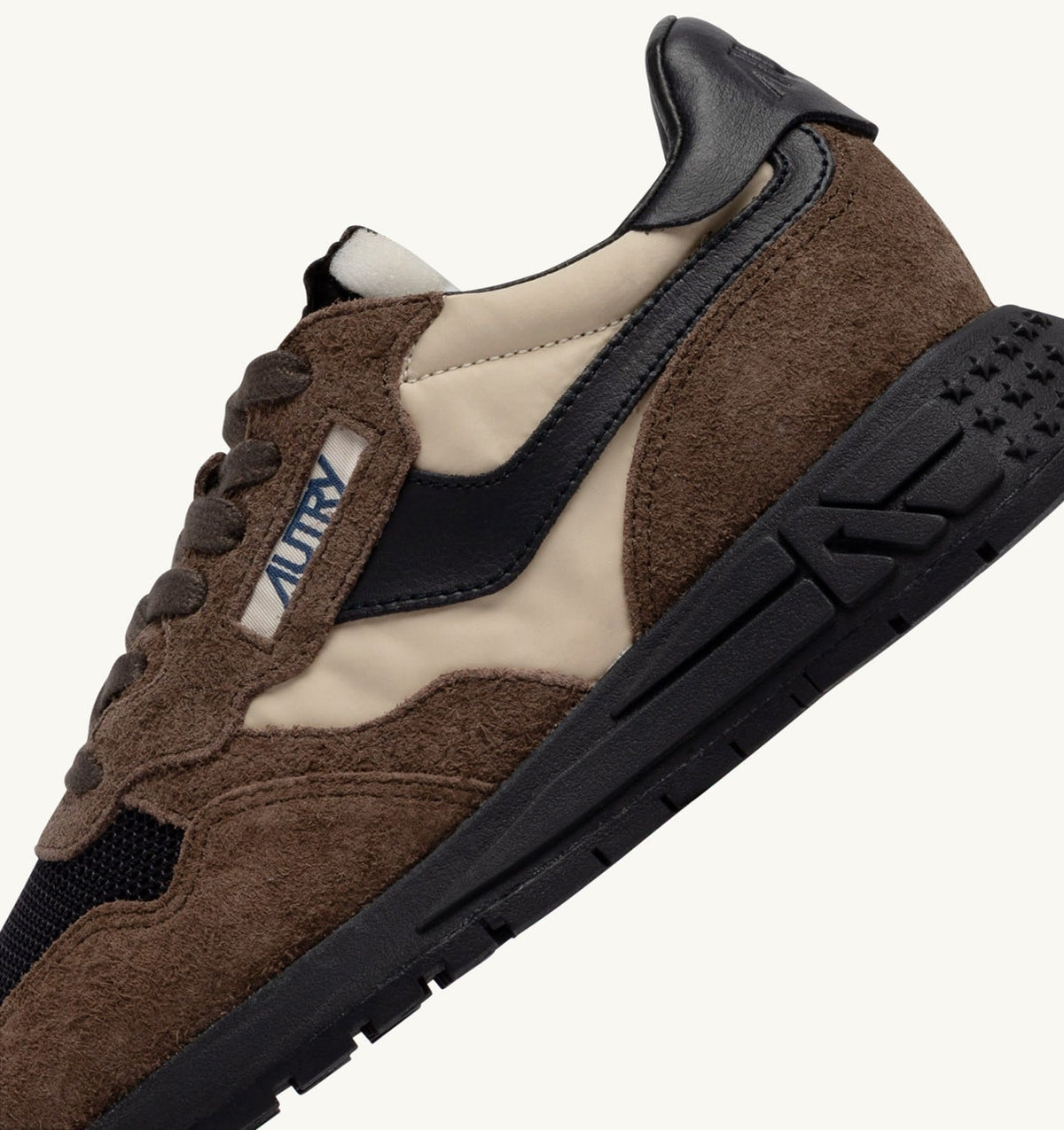 REELWIND LOW SNEAKERS IN DARK BARK PEBBLE AND PHANTOM SUEDE AND NYLON - AUTRY Quality
