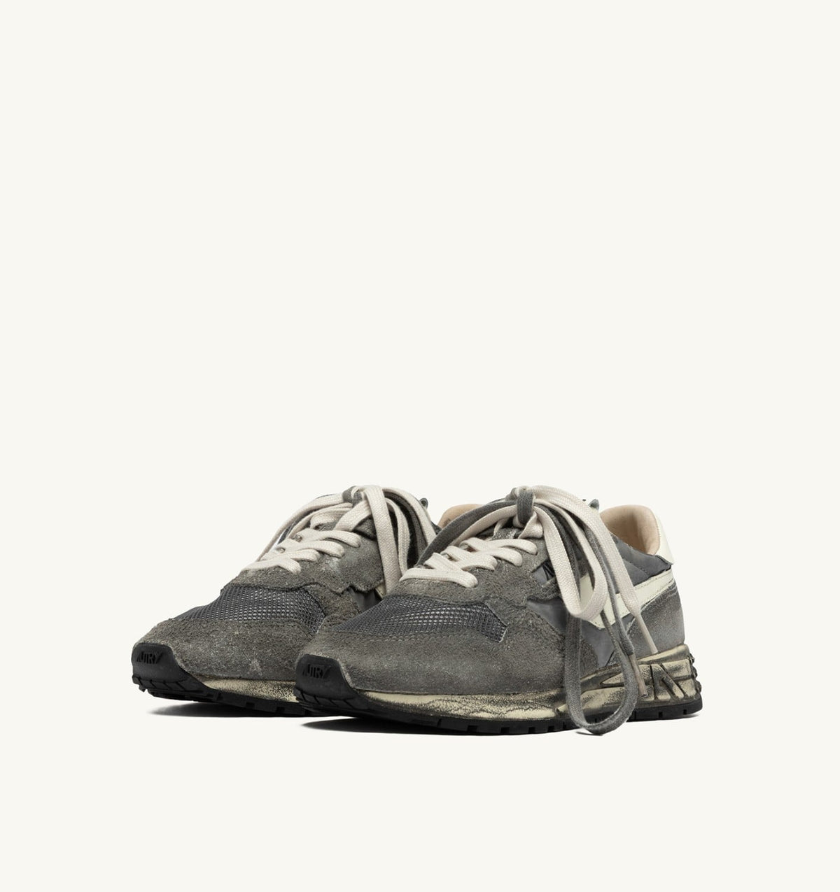 REELWIND SUPER VINTAGE SNEAKERS IN WHITE AND BLACK SUEDE AND NYLON - AUTRY Quality