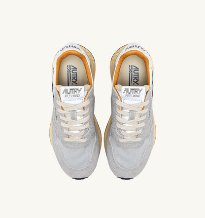 REELWIND LOW SNEAKERS IN SAND SUEDE AND REFLECTIVE NYLON - AUTRY Quality