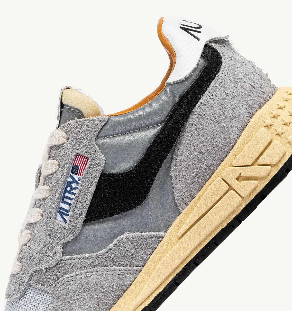 REELWIND LOW SNEAKERS IN SAND SUEDE AND REFLECTIVE NYLON - AUTRY Quality