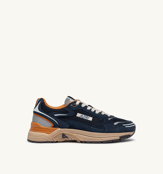 HYPERWAY SNEAKERS IN MIDNIGHT AND TOMATO CREAM SUEDE AND MESH - AUTRY Classic