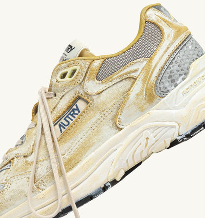 HYPERWAY SUPER VINTAGE SNEAKERS IN YELLOW AND SILVER SUEDE - AUTRY Classic