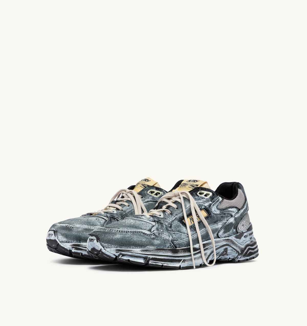 HYPERWAY SUPER VINTAGE SNEAKERS IN BLACK AND SILVER SUEDE - AUTRY Essential
