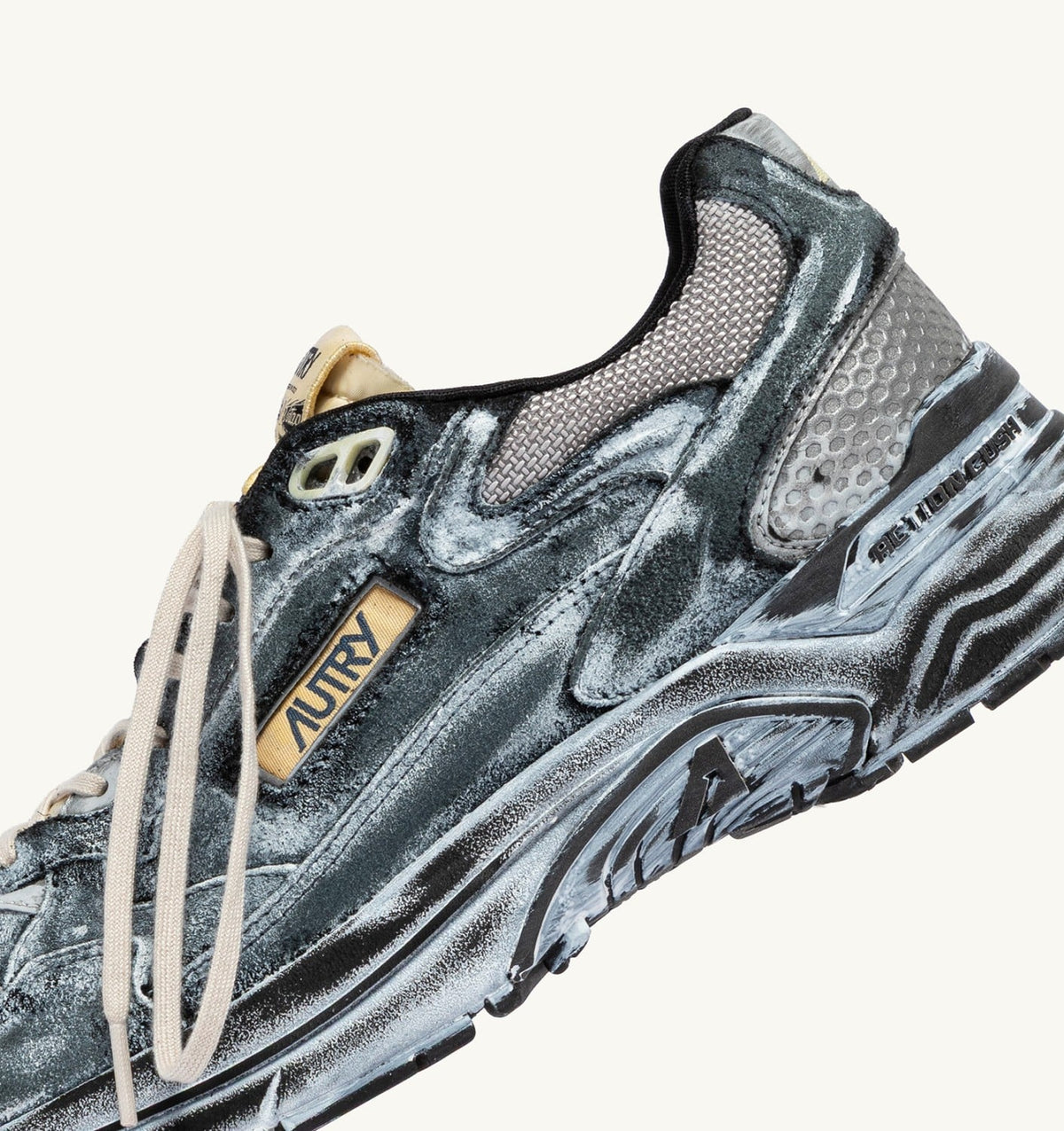 HYPERWAY SUPER VINTAGE SNEAKERS IN BLACK AND SILVER SUEDE - AUTRY Essential