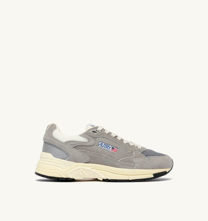 HYPERWAY SNEAKERS IN MARSHMALLOW AND LEAD SUEDE AND MESH - AUTRY Everyday