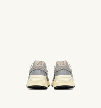 HYPERWAY SNEAKERS IN MARSHMALLOW AND LEAD SUEDE AND MESH - AUTRY Everyday