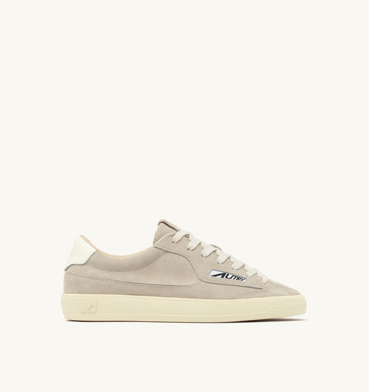 WINDSCAPE LOW SNEAKERS IN ROCK AND MARSHMALLOW SUEDE - AUTRY Classic