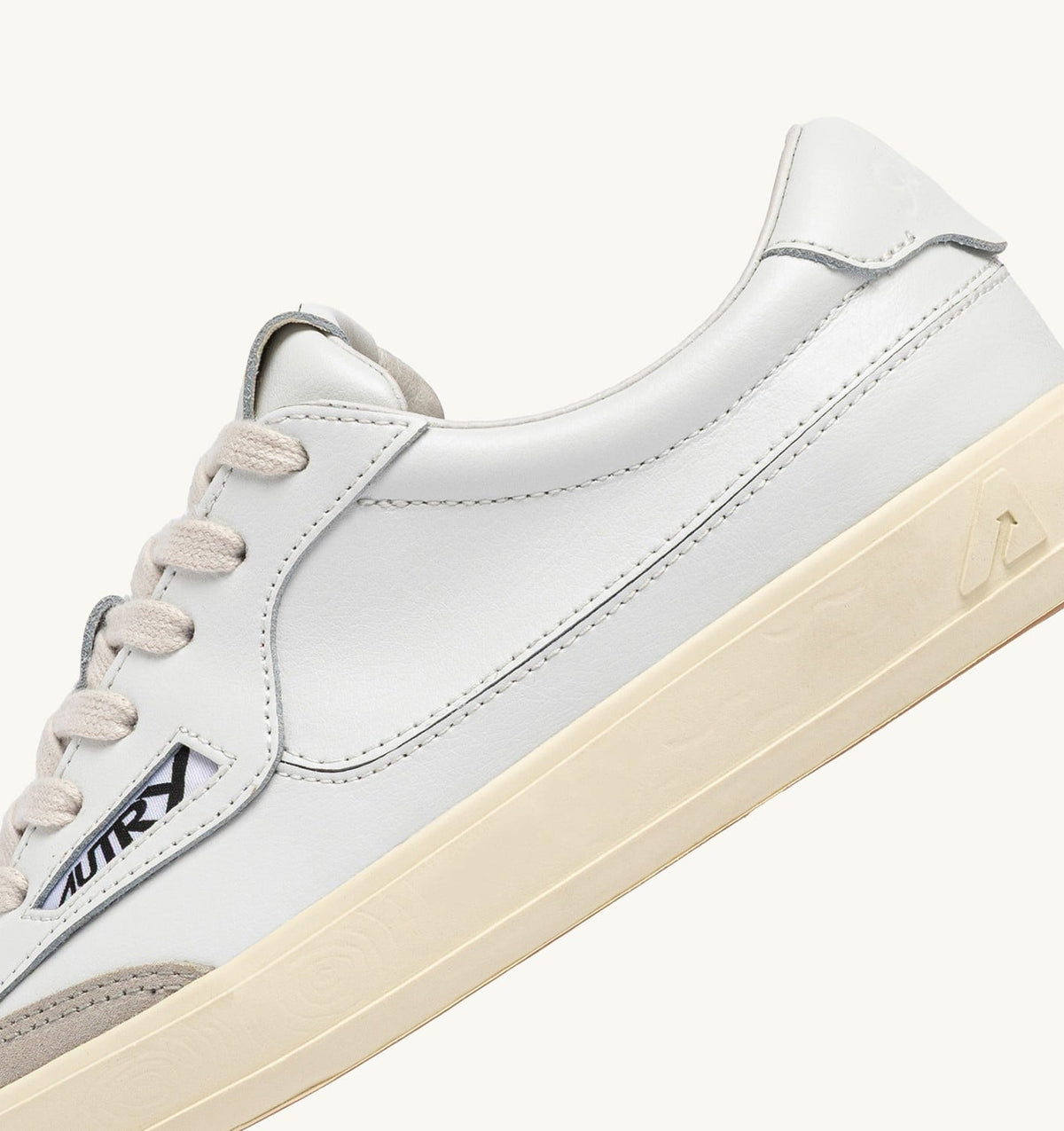 WINDSCAPE LOW SNEAKERS IN WHITE LEATHER - AUTRY Essential