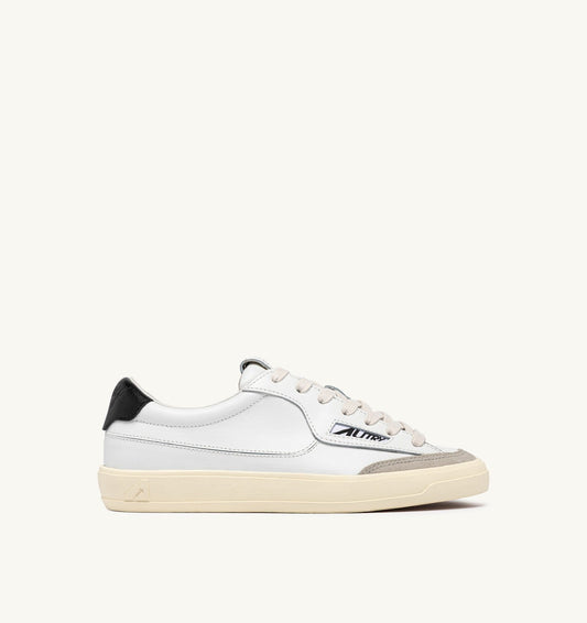 WINDSCAPE LOW SNEAKERS IN WHITE AND BLACK LEATHER - AUTRY Everyday