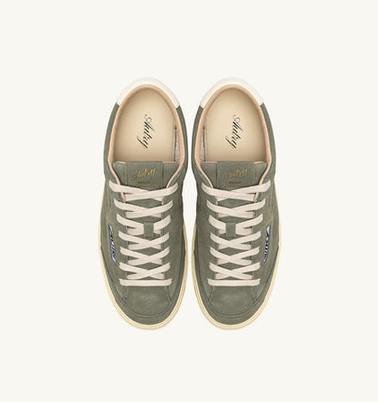 WINDSCAPE LOW SNEAKERS IN SMOKED GREEN AND MARSHMALLOW SUEDE - AUTRY Essential