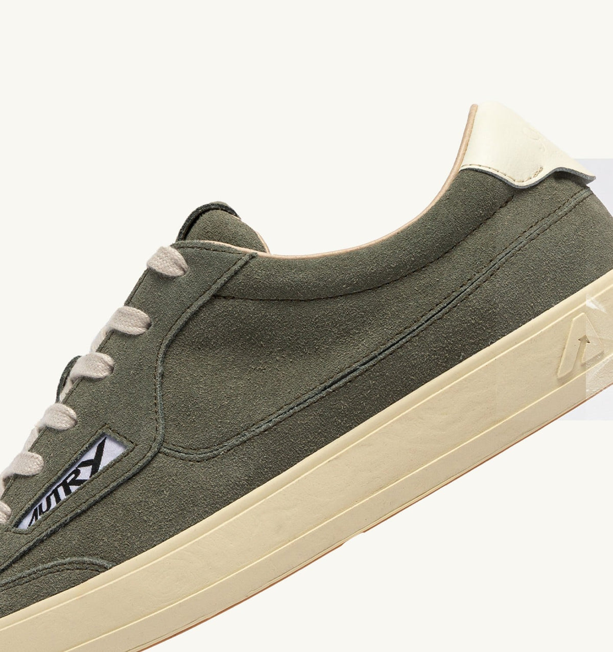 WINDSCAPE LOW SNEAKERS IN SMOKED GREEN AND MARSHMALLOW SUEDE - AUTRY Essential