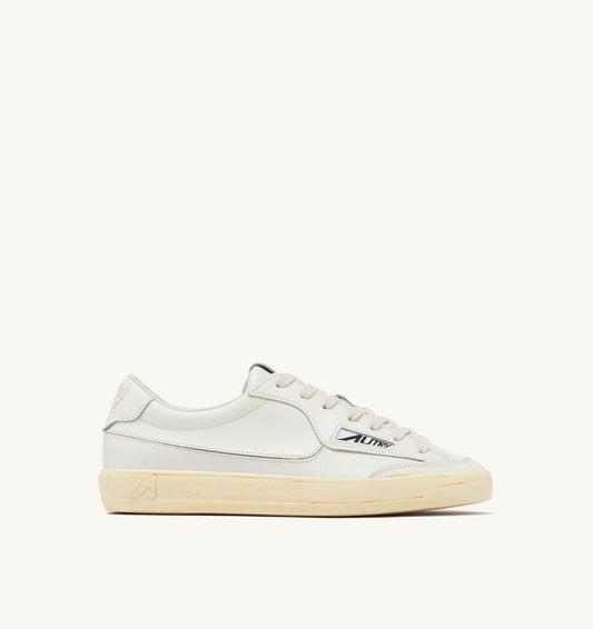 WINDSCAPE LOW SUPER VINTAGE SNEAKERS IN WHITE LEATHER - AUTRY Great Value