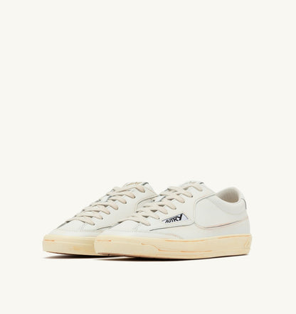 WINDSCAPE LOW SUPER VINTAGE SNEAKERS IN WHITE LEATHER - AUTRY Great Value