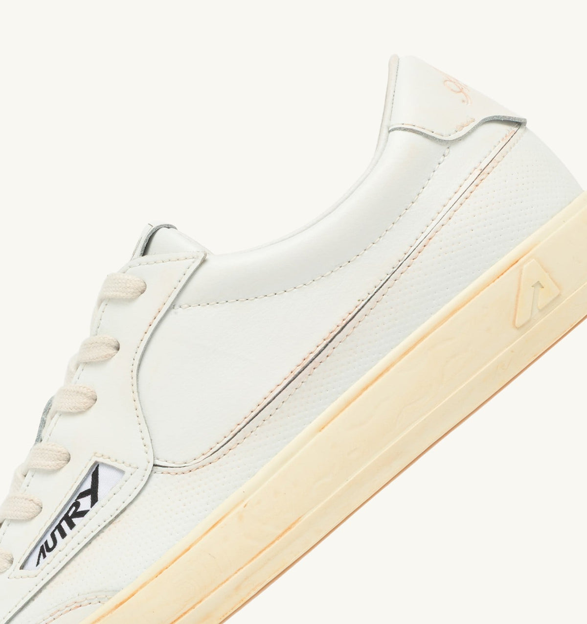 WINDSCAPE LOW SUPER VINTAGE SNEAKERS IN WHITE LEATHER - AUTRY Great Value