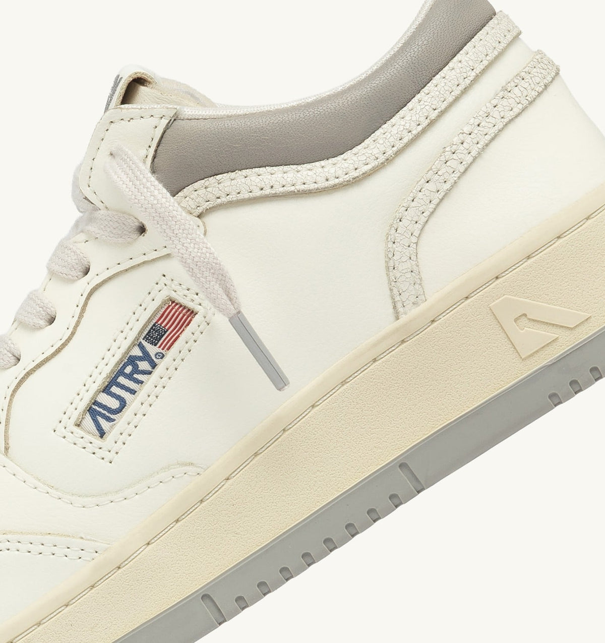 MED-WAY SNEAKERS IN LEATHER COLOR MARSHMALLOW AND VAPOR - AUTRY Quality