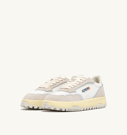 WILDPACE LOW SNEAKERS IN WHITE AND MARSHMALLOW DRAGON MESH AND SUEDE - AUTRY Value