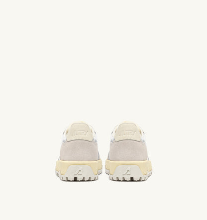 WILDPACE LOW SNEAKERS IN WHITE AND MARSHMALLOW DRAGON MESH AND SUEDE - AUTRY Value