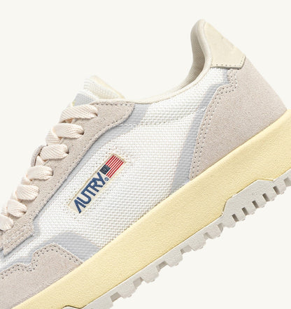 WILDPACE LOW SNEAKERS IN WHITE AND MARSHMALLOW DRAGON MESH AND SUEDE - AUTRY Value