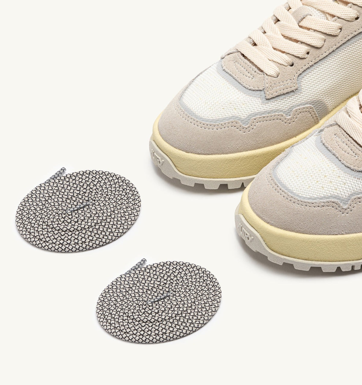 WILDPACE LOW SNEAKERS IN WHITE AND MARSHMALLOW DRAGON MESH AND SUEDE - AUTRY Value