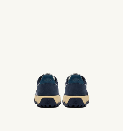 WILDPACE LOW SNEAKERS IN BLUETTE DRAGON MESH AND SUEDE - AUTRY Classic
