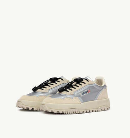 WILDPACE LOW SNEAKERS IN WHITE AND SILVER FABRIC AND SUEDE - AUTRY Everyday