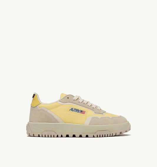 WILDPACE LOW SNEAKERS IN WHITE AND LEMON MERINGUE CORDURA AND SUEDE - AUTRY Great Value