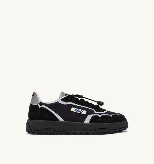 WILDPACE LOW SNEAKERS IN BLACK AND SILVER RIPSTOP NYLON AND SUEDE - AUTRY Classic