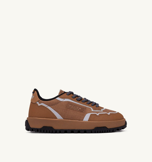 WILDPACE LOW SNEAKERS IN RIPSTOP NYLON AND LEATHER COLOR BROWN SUGAR AND REFLEX - AUTRY Great Value