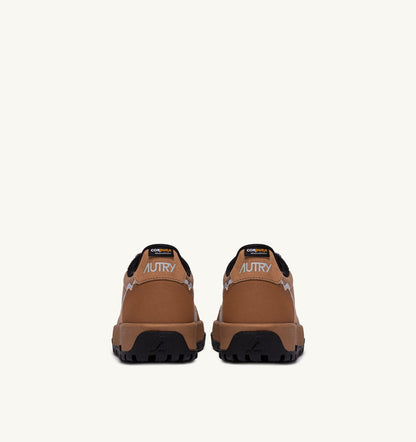 WILDPACE LOW SNEAKERS IN RIPSTOP NYLON AND LEATHER COLOR BROWN SUGAR AND REFLEX - AUTRY Great Value