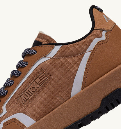 WILDPACE LOW SNEAKERS IN RIPSTOP NYLON AND LEATHER COLOR BROWN SUGAR AND REFLEX - AUTRY Great Value