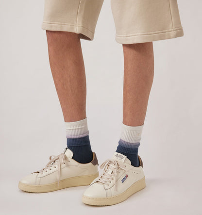 DALLAS LOW SNEAKERS IN MARSHMALLOW AND MOREL LEATHER - AUTRY Classic