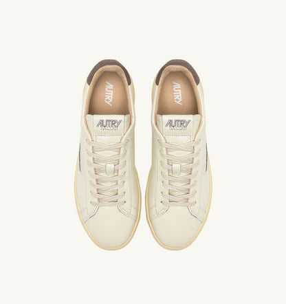 DALLAS LOW SNEAKERS IN MARSHMALLOW AND MOREL LEATHER - AUTRY Classic