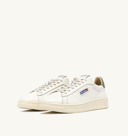 DALLAS LOW SNEAKERS IN LODEN GREEN AND MARSHMALLOW LEATHER - AUTRY Essential