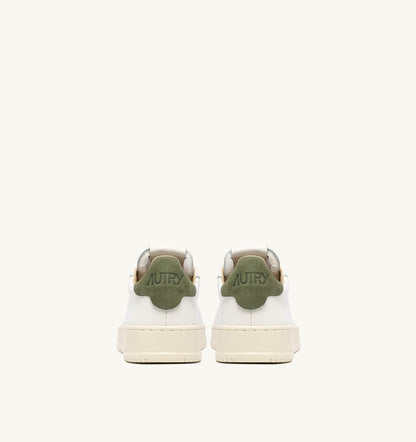 DALLAS LOW SNEAKERS IN LODEN GREEN AND MARSHMALLOW LEATHER - AUTRY Essential