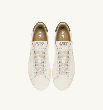 DALLAS LOW SNEAKERS IN LODEN GREEN AND MARSHMALLOW LEATHER - AUTRY Essential