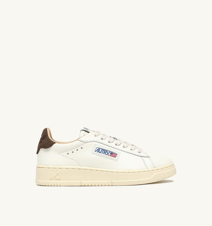 DALLAS LOW SNEAKERS IN TEAK AND MARSHMALLOW LEATHER - AUTRY Everyday