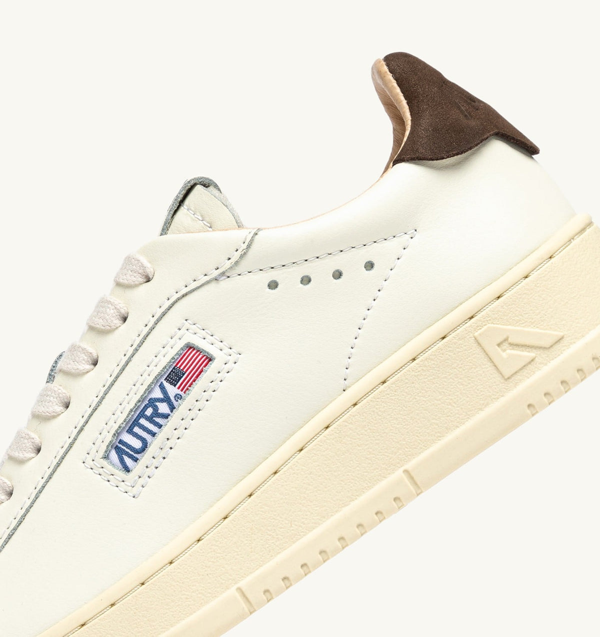 DALLAS LOW SNEAKERS IN TEAK AND MARSHMALLOW LEATHER - AUTRY Everyday