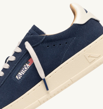 DALLAS LOW SNEAKERS IN BLUETTE SUEDE - AUTRY Quality