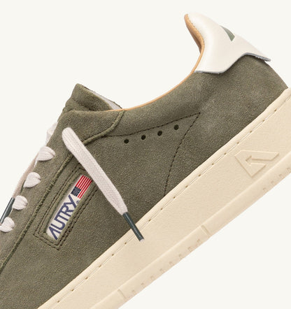 DALLAS LOW SNEAKERS IN SMOKED GREEN SUEDE - AUTRY Essential